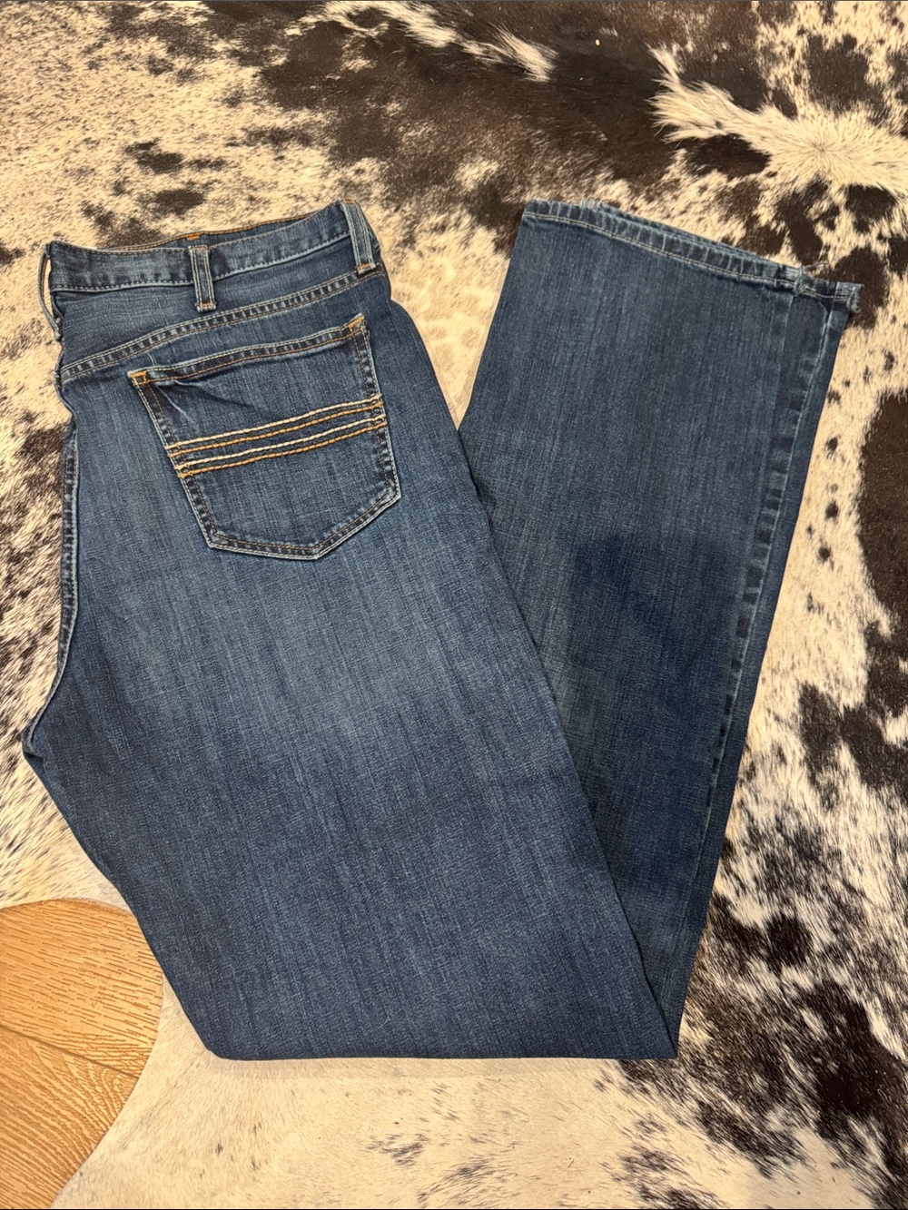 Cinch Men’s Silver Label Bootcut Jeans in Medium Blue Denim